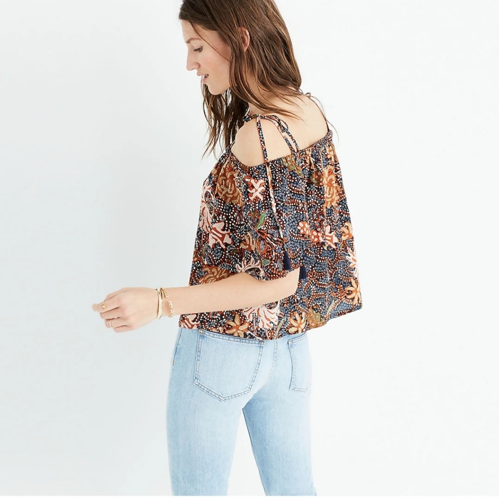 Madewell Silk cold shoulder tasseled cropped top in Sea Floral size XS